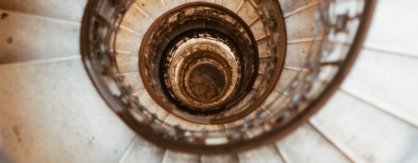 Treppengelände als Symbol für Schuldnerberater*in