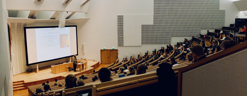 voller Hörsaal als Zeichen, wie wichtig BAföG ist
