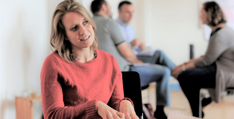 Teilnehmer*innen in einer Kleingruppenarbeit in der Weiterbildung zum Coach für Stressmanagement