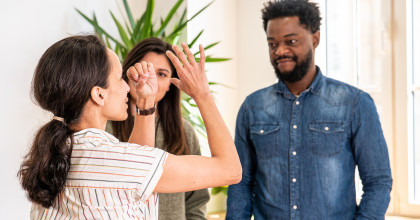 Lebhafte Diskussion unter Teilnehmenden der Weiterbildung zum Resilienzcoach für Kinder und Jugendliche 