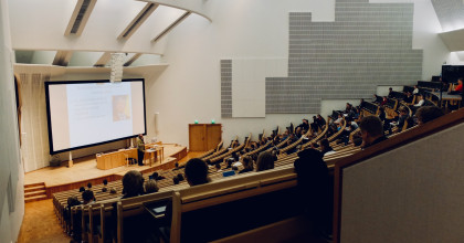 voller Hörsaal als Zeichen, wie wichtig BAföG ist